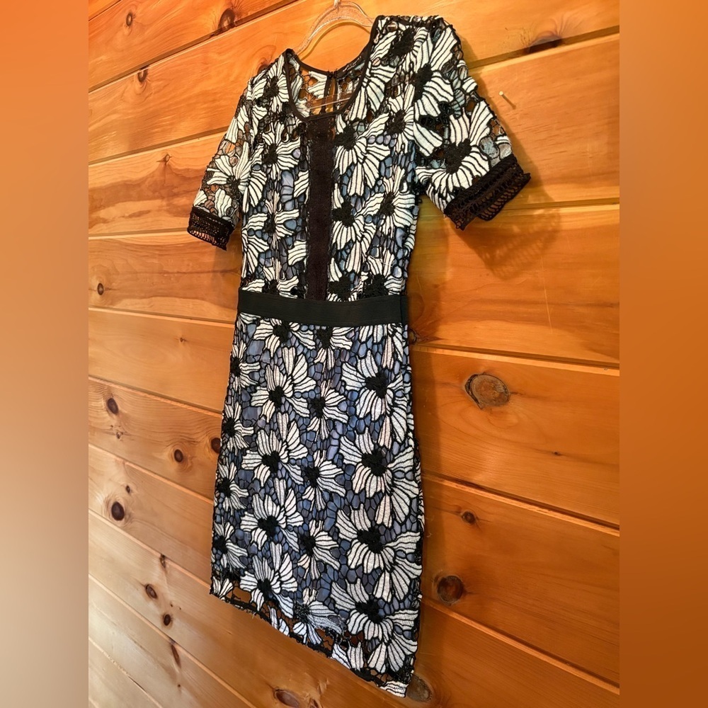 Romeo & Juliet Couture Lace Dress W/ B&W Design W/a Light Blue Underlay M NWT